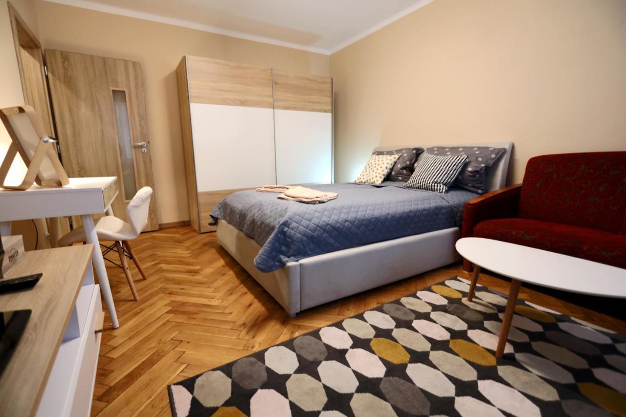 Old Town Apartment Cheb Bagian luar foto